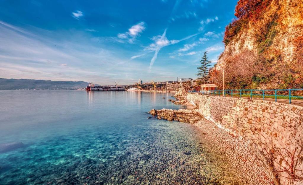 - Sidro Apartman *